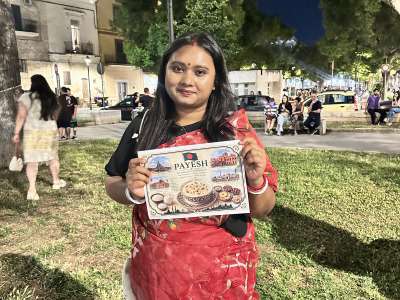 A presentare i piatti bengalesi � la 24enne Vashwati Mondol...